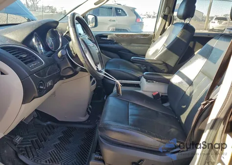 2015 Chrysler Town & Country Touring z USA, uszkodzony, nr VIN 2C4RC1BG9FR627132